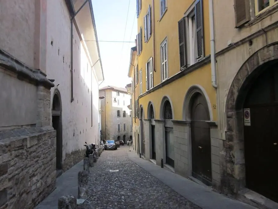 Casa Lalla In Centro Storico A Bergamo 0*,